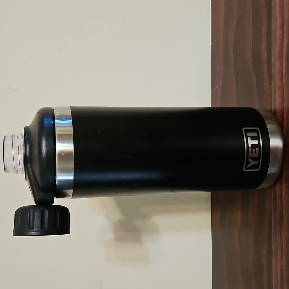 Black Yeti Rambler 18 Oz With Bottle Magdock Cap
